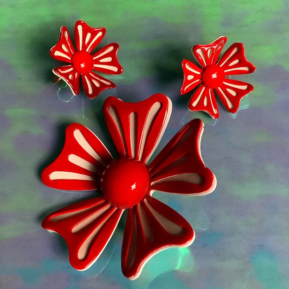 Vintage Red  WhitEnamel Flower Brooch and Earrings